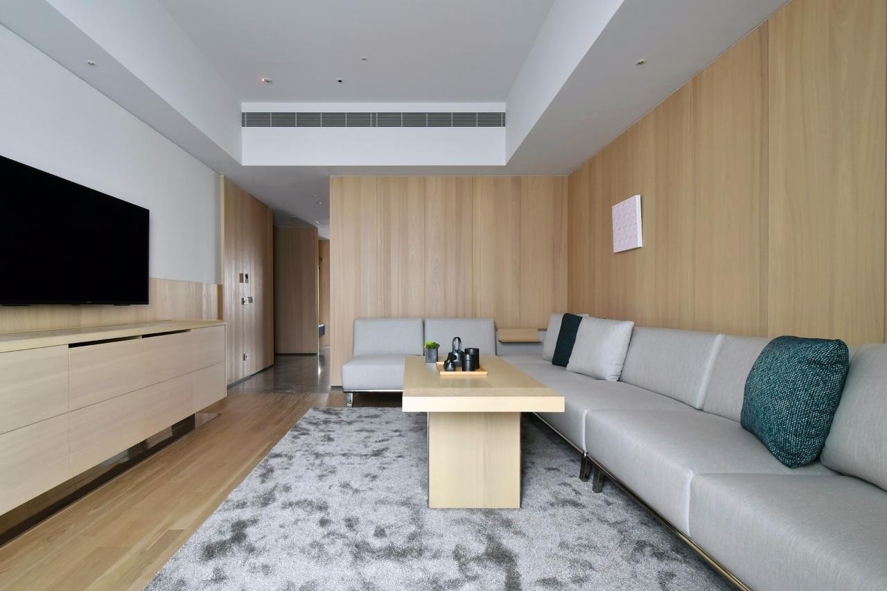 מלון גאושיונג Silks Club מראה חיצוני תמונה The living room of a suite at The Hari