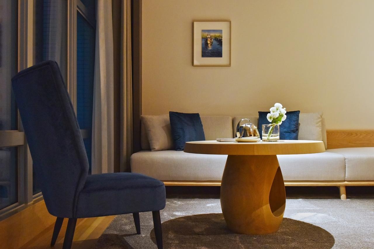 מלון גאושיונג Silks Club מראה חיצוני תמונה A living room in a hotel suite
